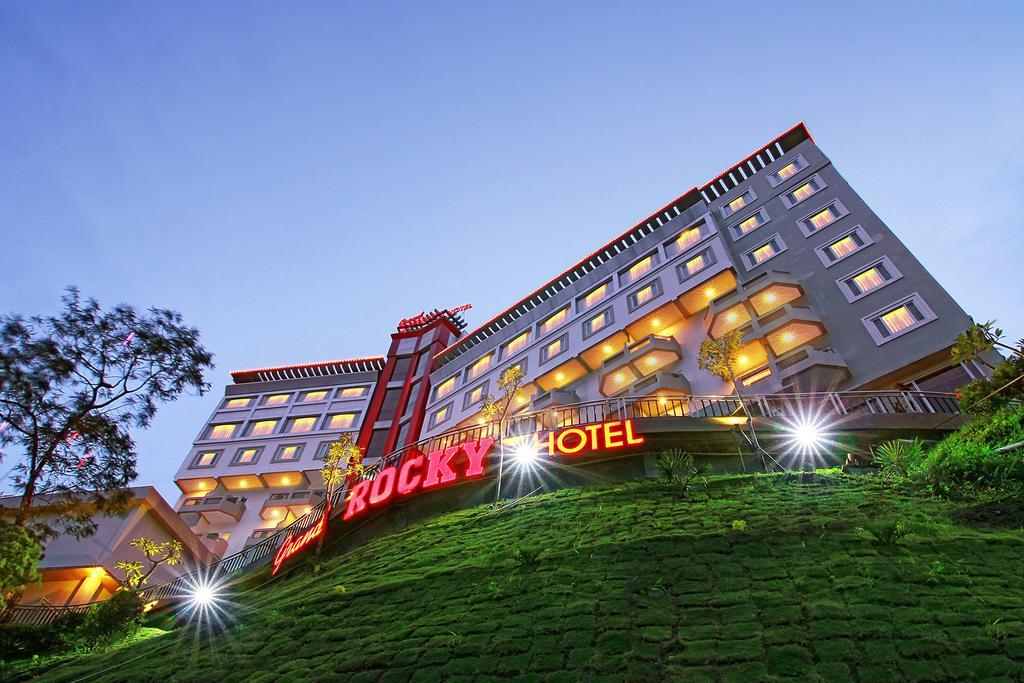 Grand Rocky Hotel Bukittinggi Extérieur photo