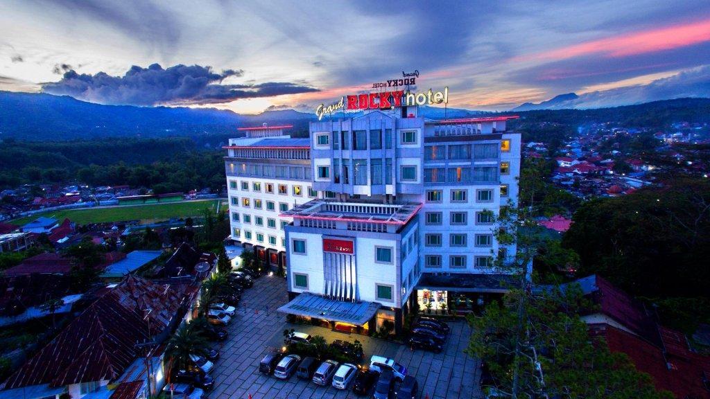 Grand Rocky Hotel Bukittinggi Extérieur photo