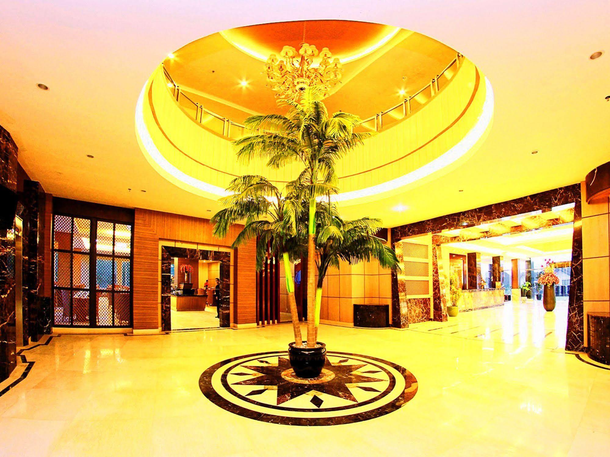Grand Rocky Hotel Bukittinggi Extérieur photo