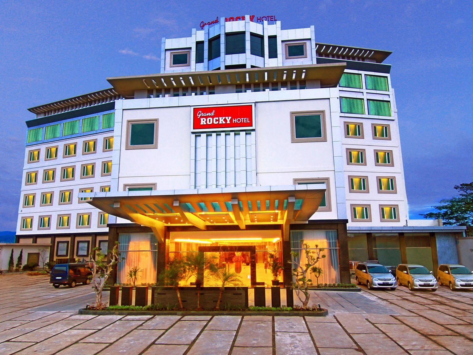 Grand Rocky Hotel Bukittinggi Extérieur photo