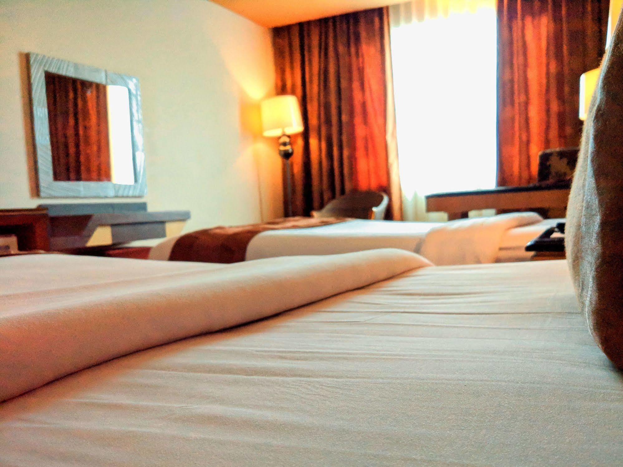 Grand Rocky Hotel Bukittinggi Extérieur photo
