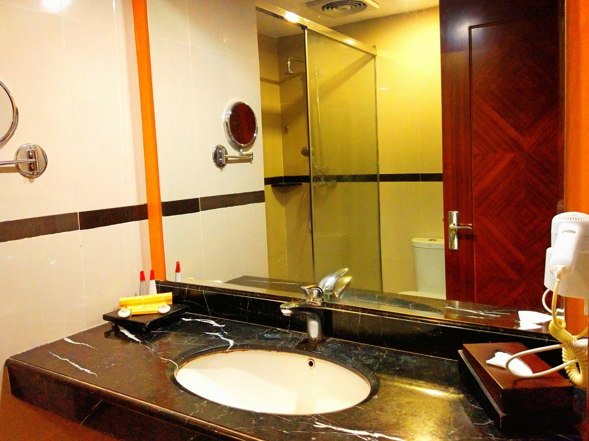 Grand Rocky Hotel Bukittinggi Extérieur photo