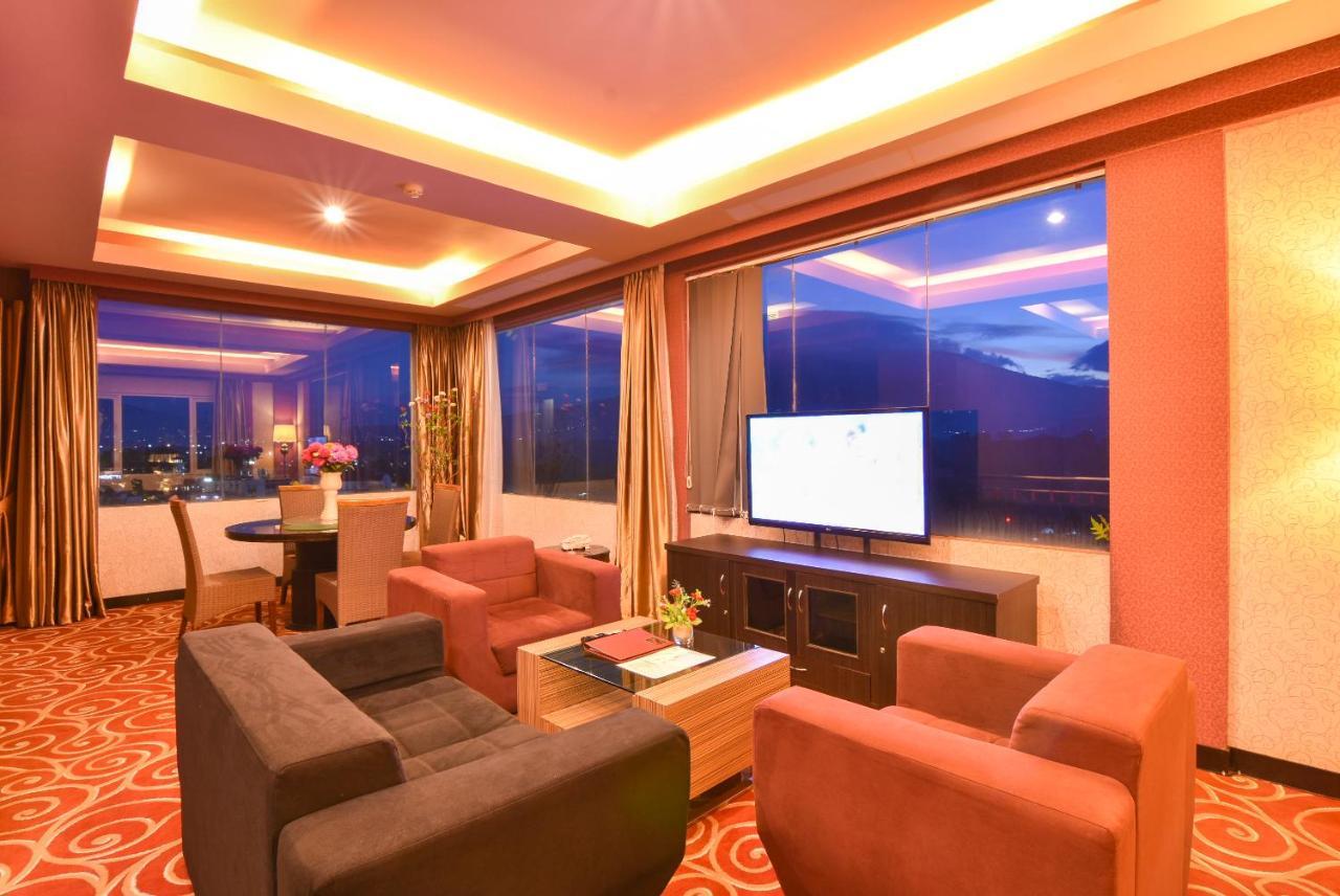 Grand Rocky Hotel Bukittinggi Extérieur photo
