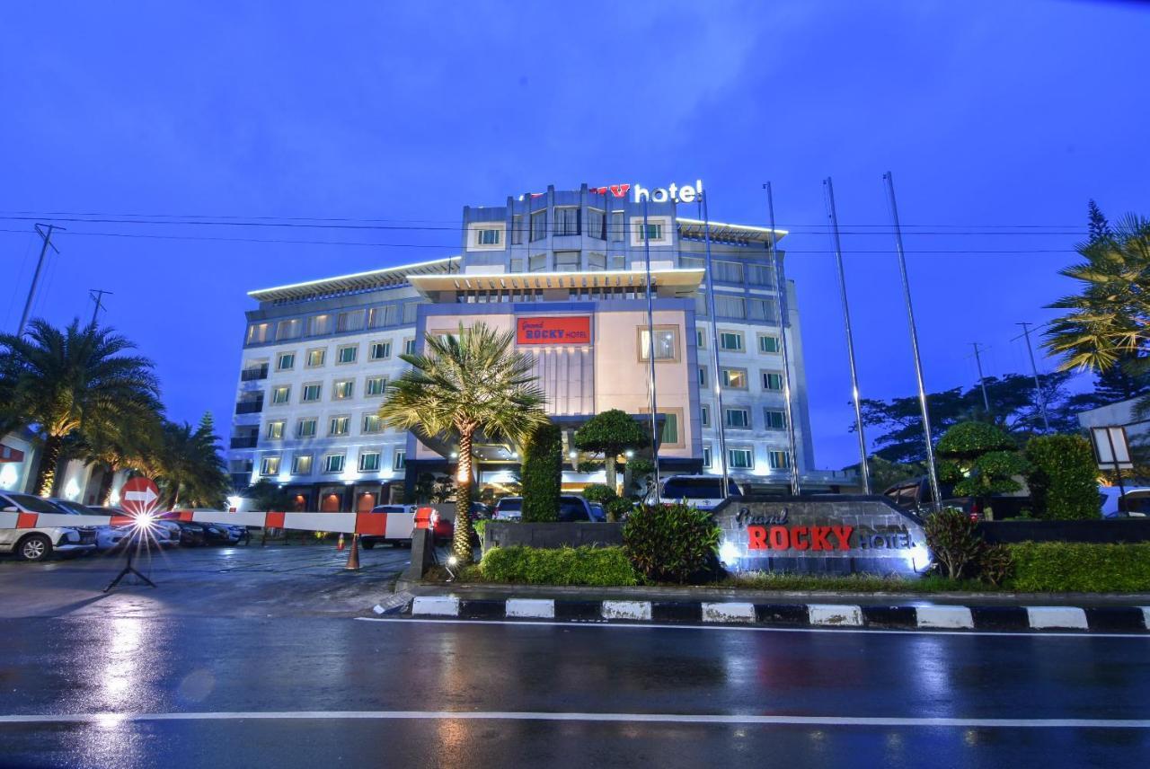 Grand Rocky Hotel Bukittinggi Extérieur photo