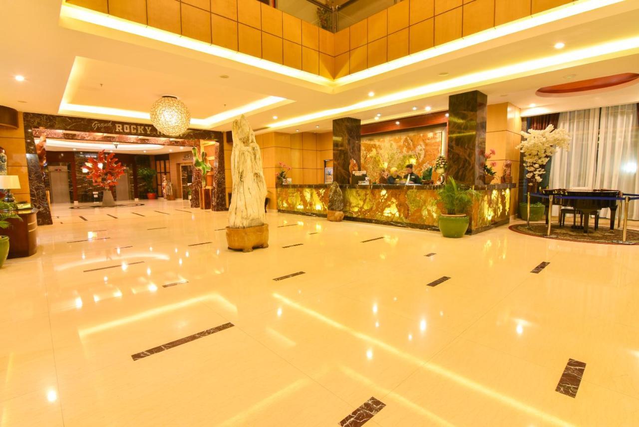 Grand Rocky Hotel Bukittinggi Extérieur photo