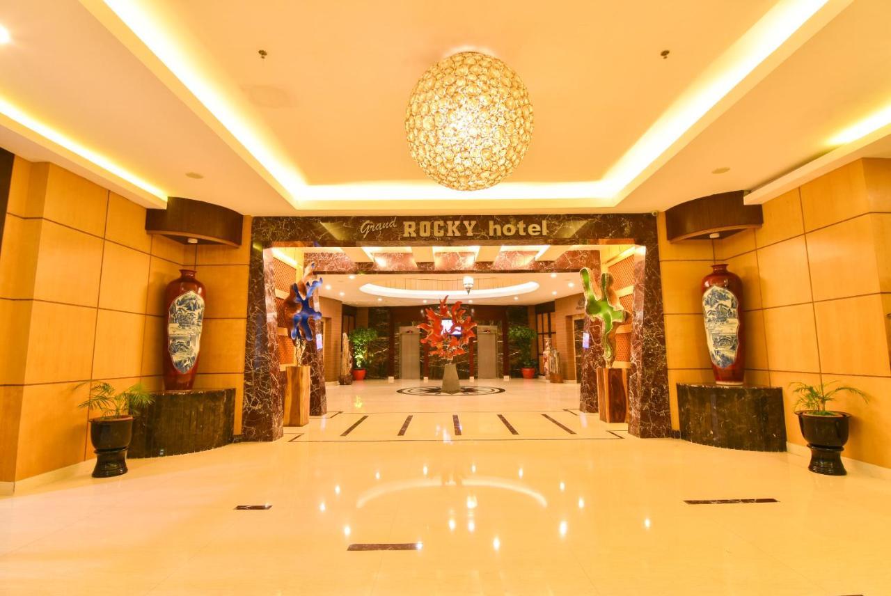 Grand Rocky Hotel Bukittinggi Extérieur photo